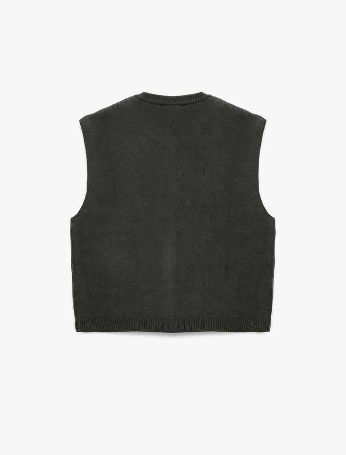  Düğmeli Kolsuz Kolej Yaka Triko Yelek