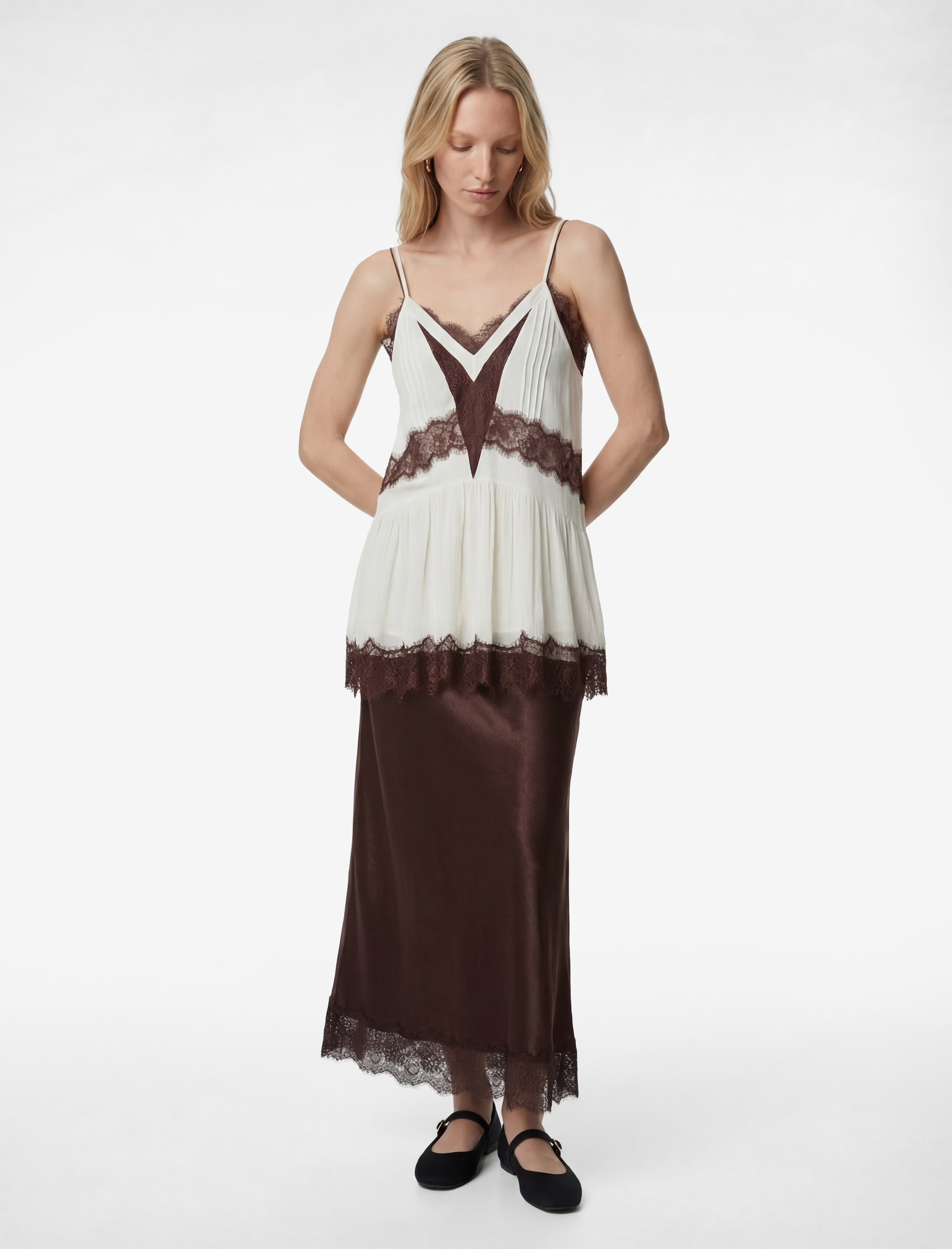   Slim Fit Dantel Detaylı Dokulu Saten Görünümlü Midi Etek