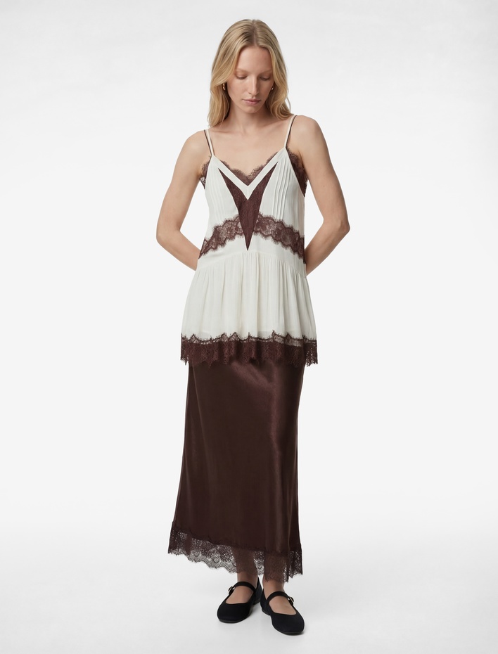  Slim Fit Dantel Detaylı Dokulu Saten Görünümlü Midi Etek