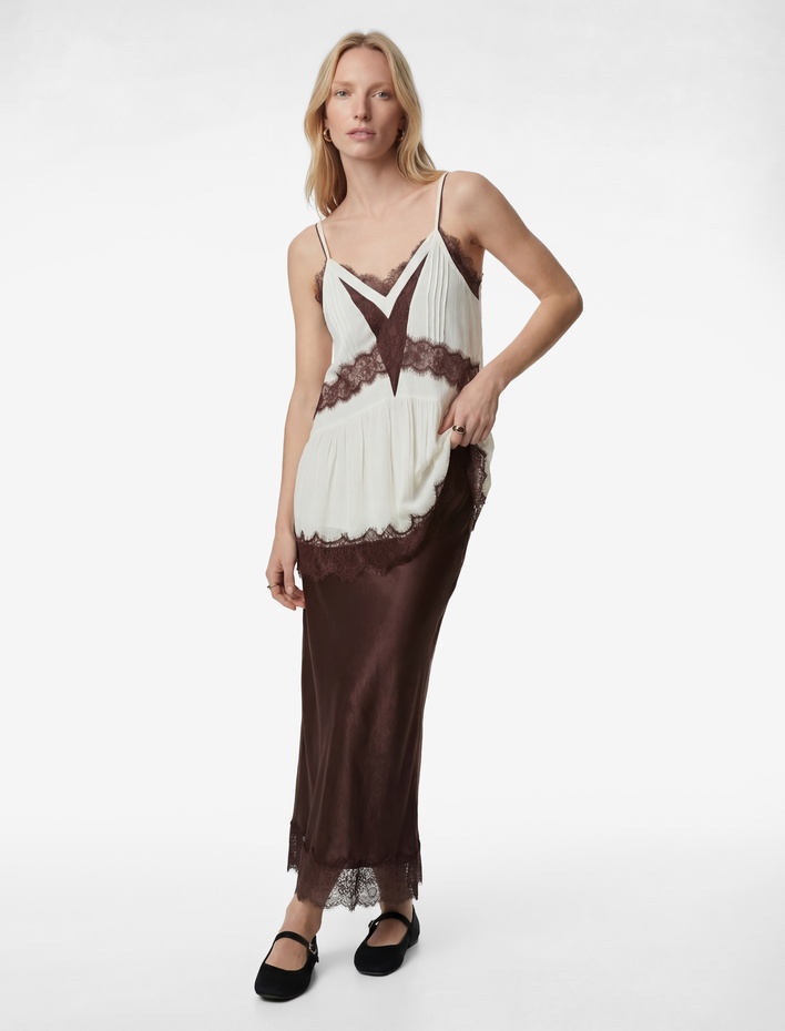  Slim Fit Dantel Detaylı Dokulu Saten Görünümlü Midi Etek