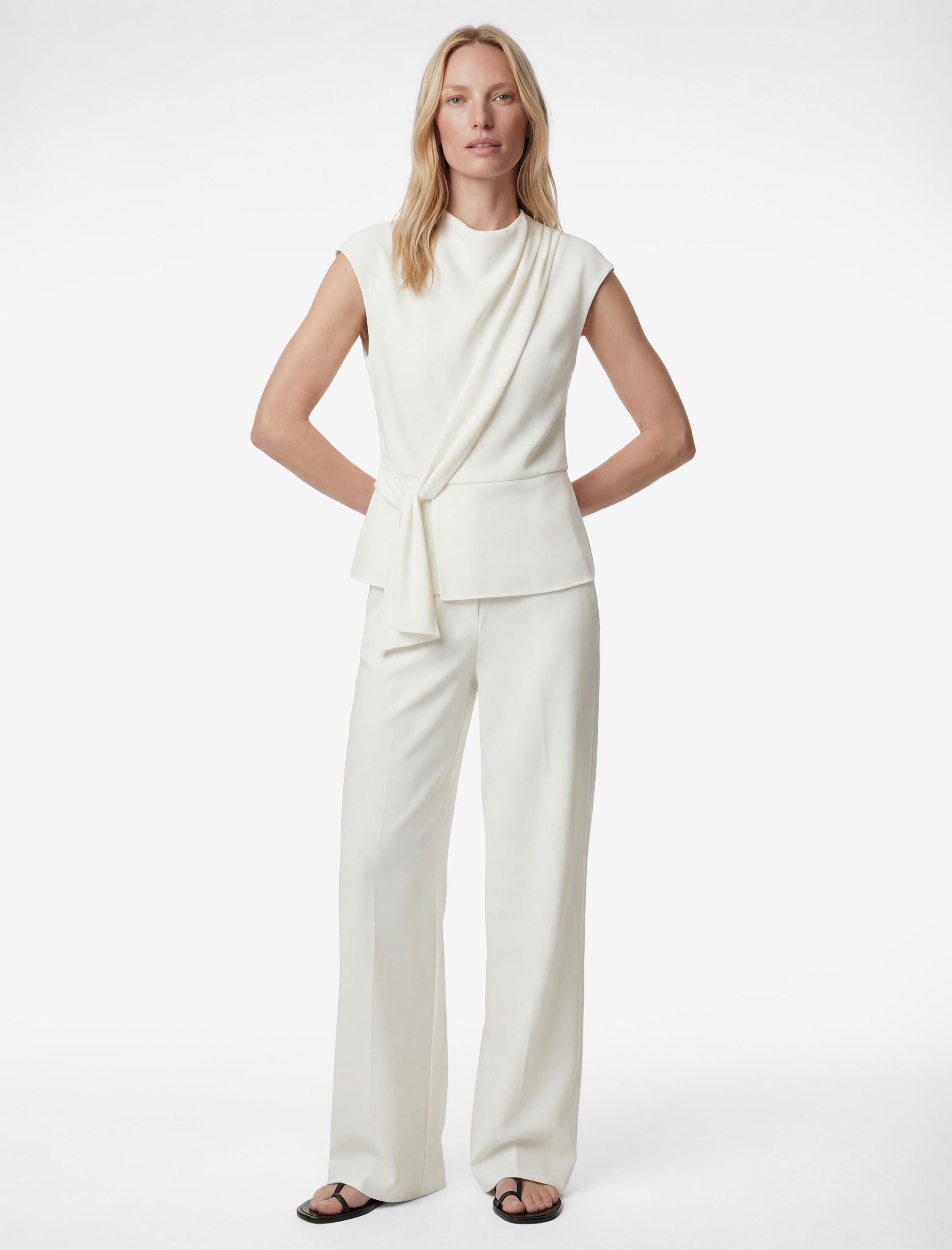   Dik Yaka Drapeli Bağlama Detaylı Kolsuz Bluz