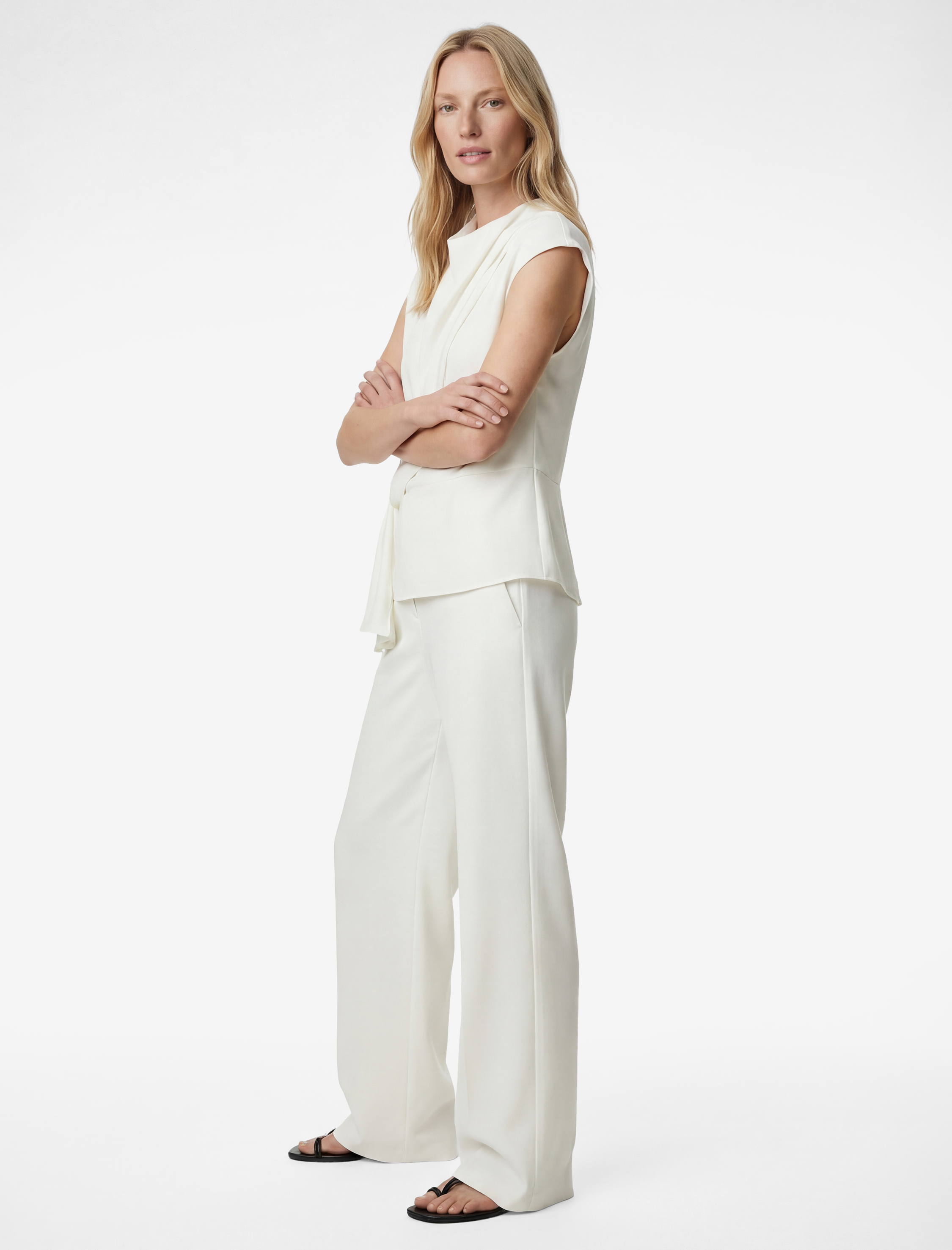   Dik Yaka Drapeli Bağlama Detaylı Kolsuz Bluz