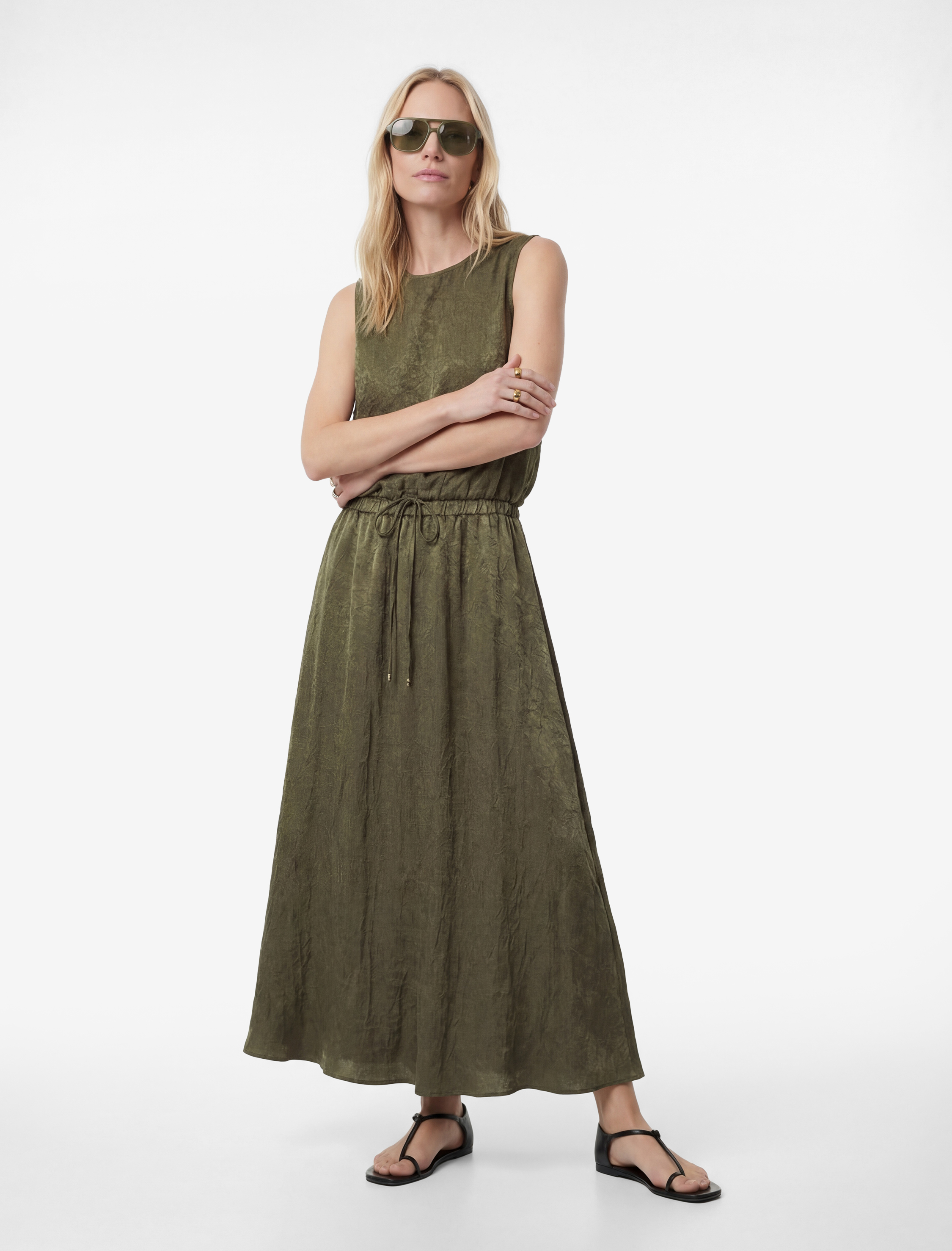   Beli Bağcıklı Kolsuz Yuvarlak Yaka Dokulu Saten Bluz