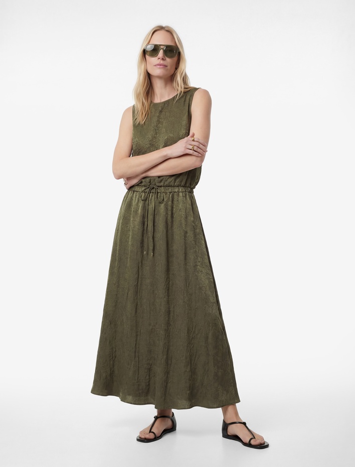  Beli Bağcıklı Kolsuz Yuvarlak Yaka Dokulu Saten Bluz