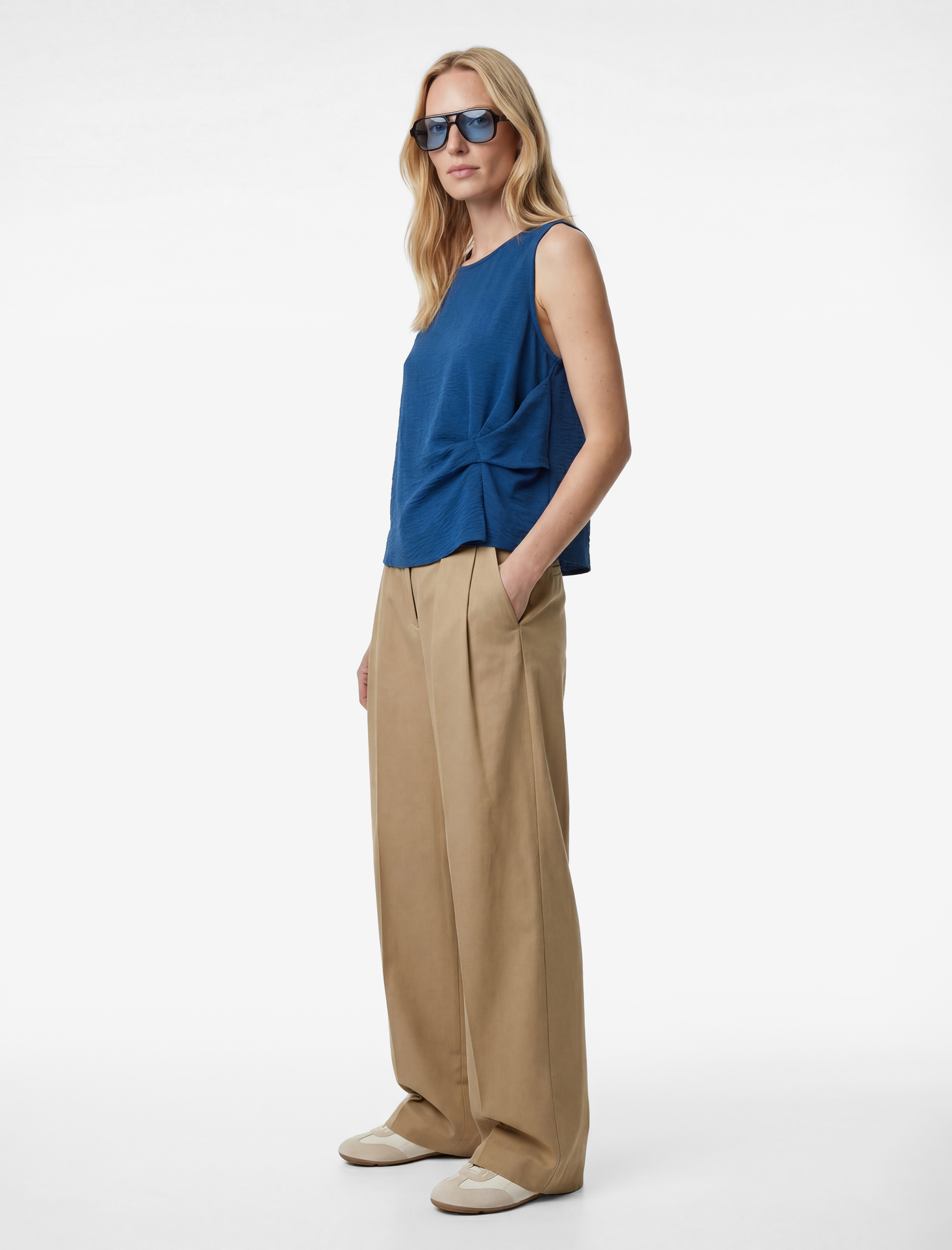   Drape Detaylı Bisiklet Yaka Kolsuz Bluz