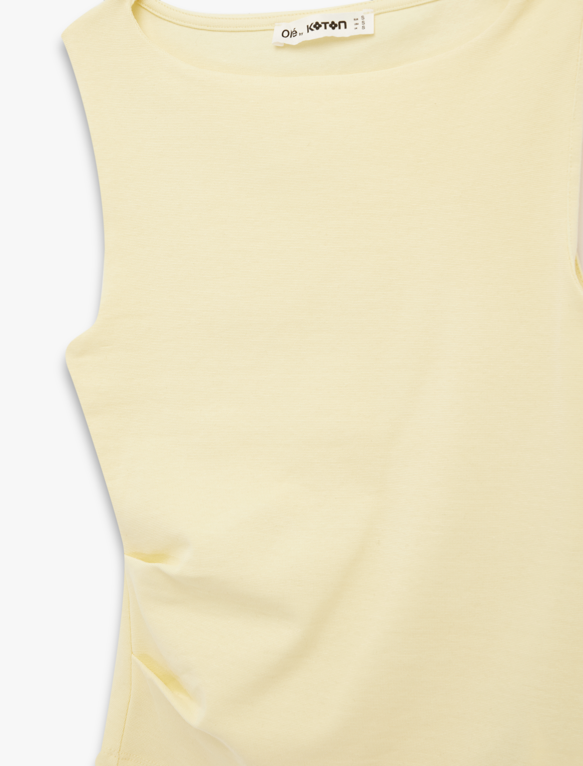   Slim Fit Asimetrik Kesim Kolsuz Kayık Yaka Bluz