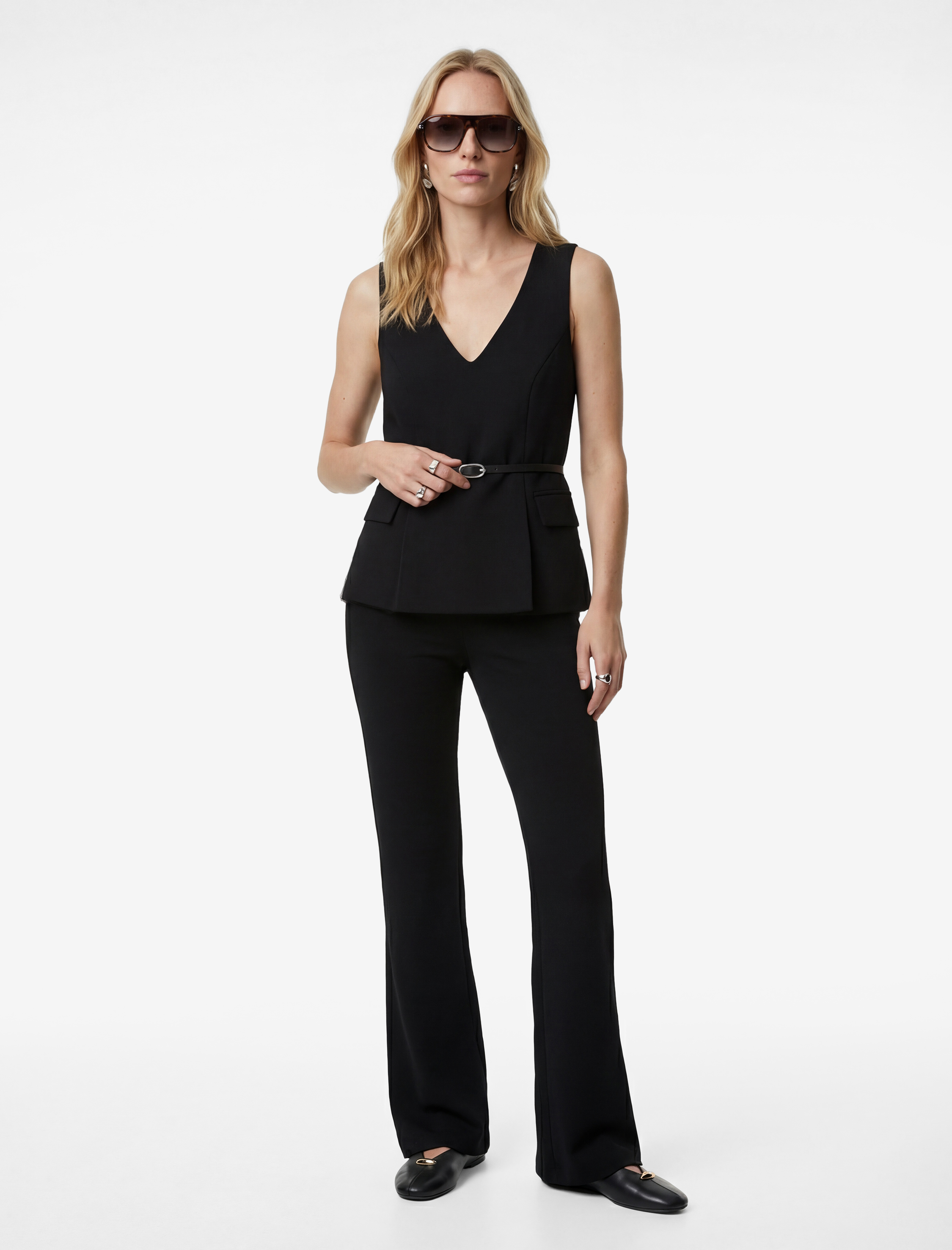   Cep Detaylı Kemerli Kolsuz V Yaka Bluz