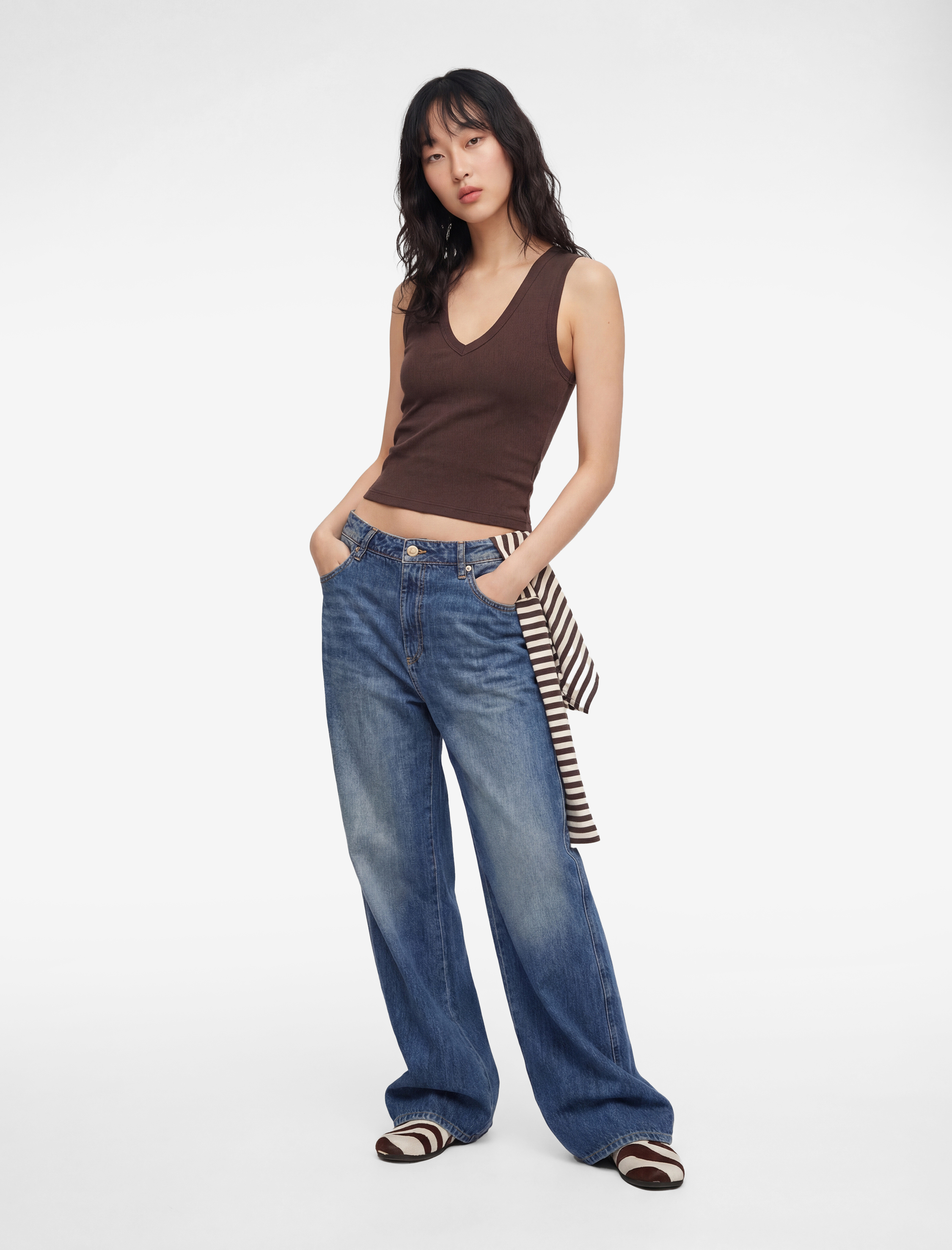   Kolsuz Pamuklu Slim Fit V Yaka Bluz