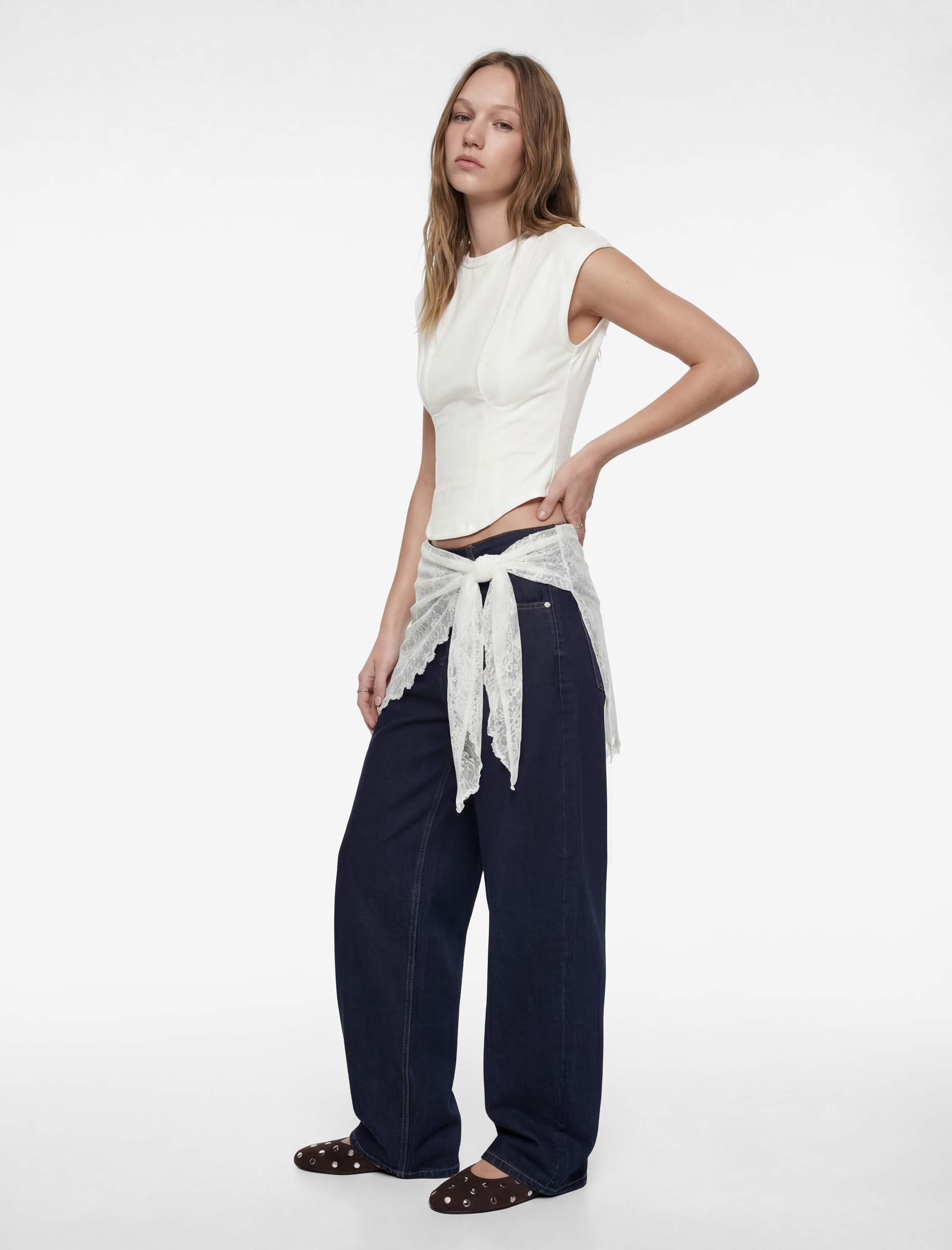   Dikiş Detaylı Slim Fit Bisiklet Yaka Kolsuz Crop Tişört