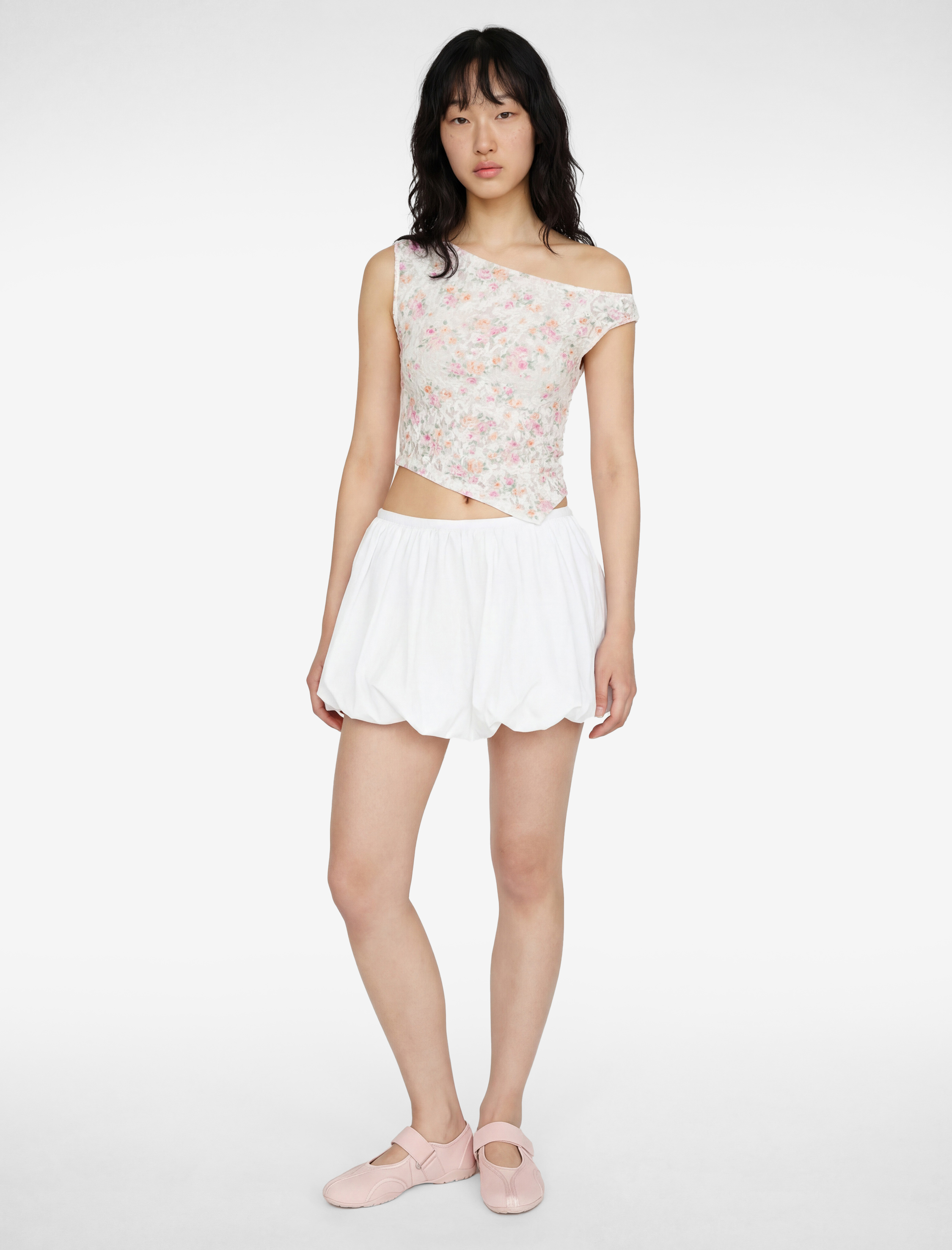   Asimetrik Çiçekli Kolsuz Slim Fit Dantel Bluz