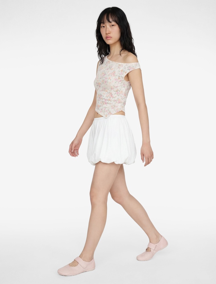  Asimetrik Çiçekli Kolsuz Slim Fit Dantel Bluz