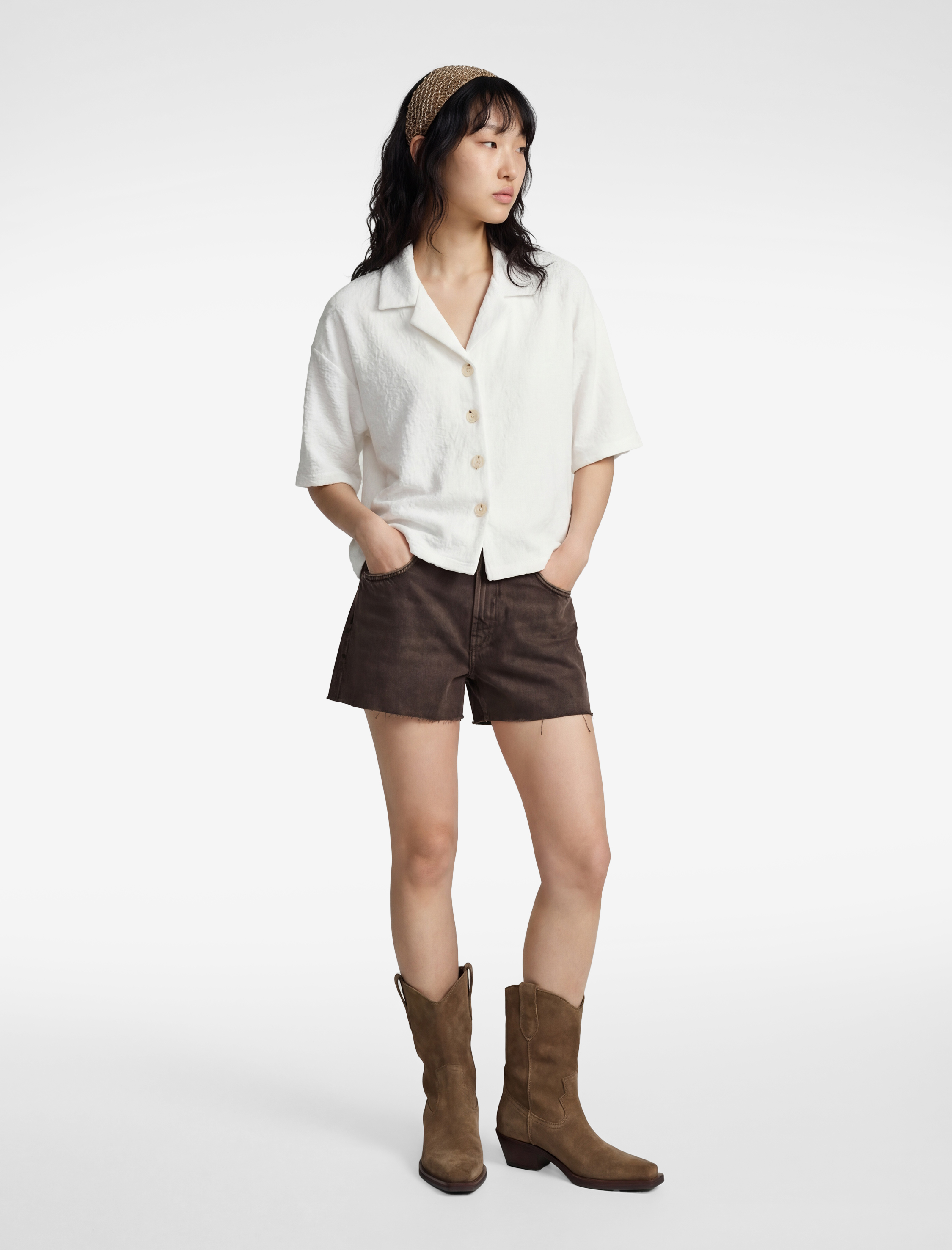   Kısa Kollu Dokulu Klasik Yaka Düğmeli Bluz