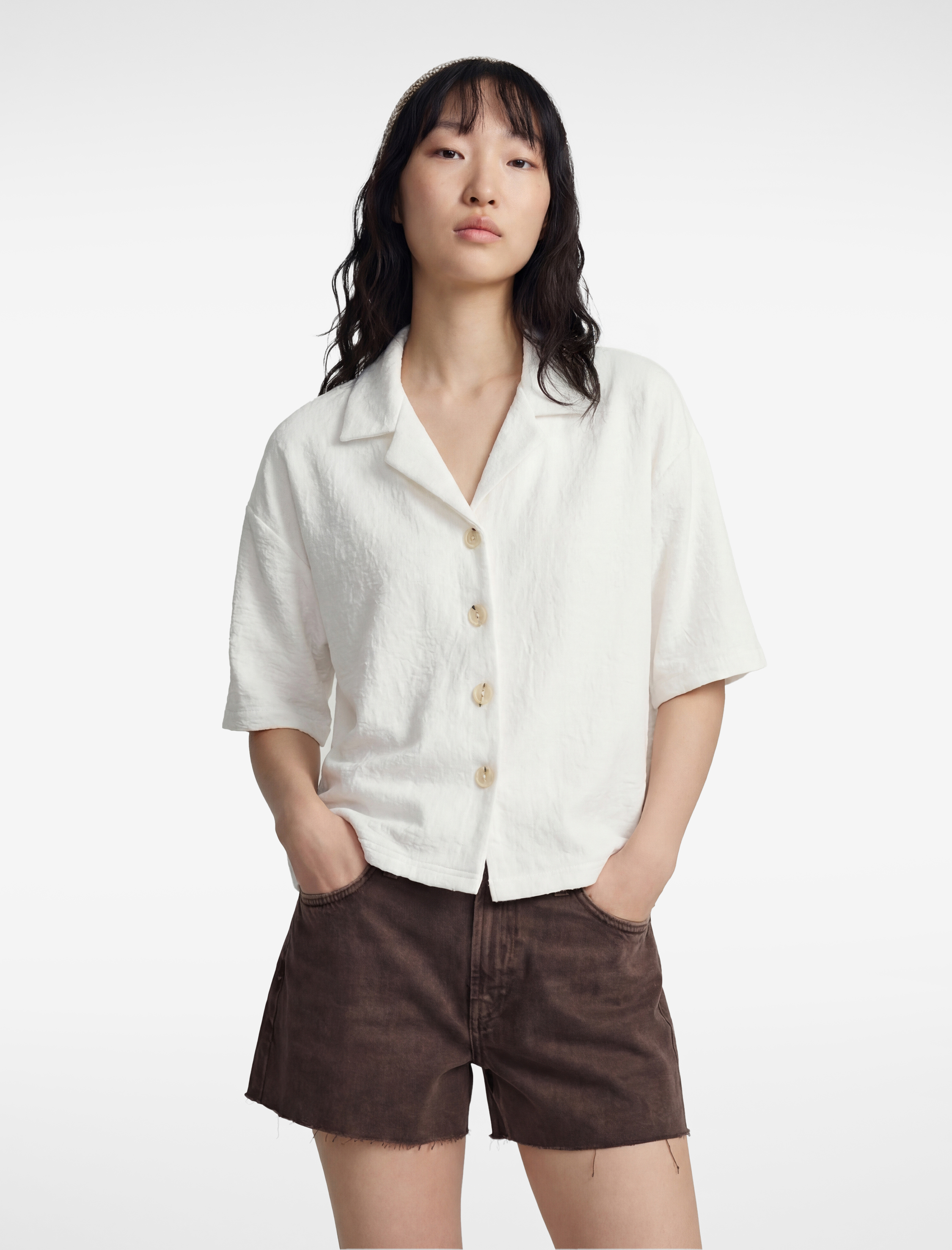   Kısa Kollu Dokulu Klasik Yaka Düğmeli Bluz