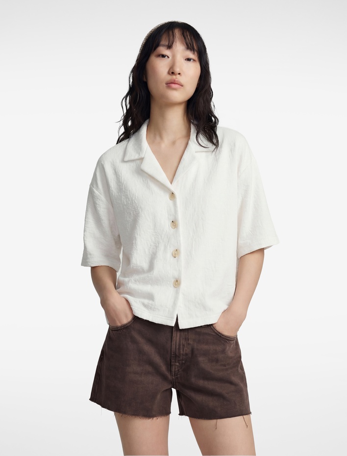  Kısa Kollu Dokulu Klasik Yaka Düğmeli Bluz