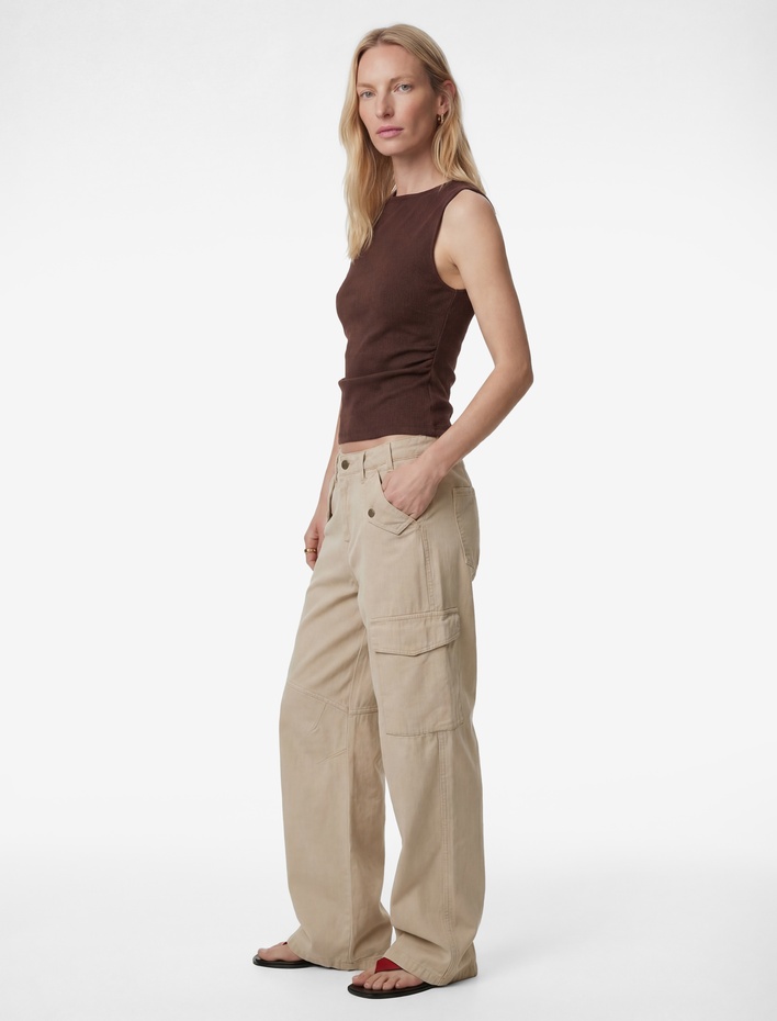  Pamuklu Asimetrik Kesim Kolsuz Kayık Yaka Bluz