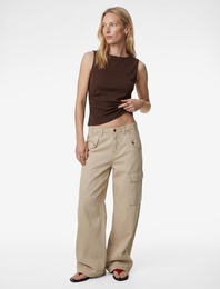 Pamuklu Asimetrik Kesim Kolsuz Kayık Yaka Bluz