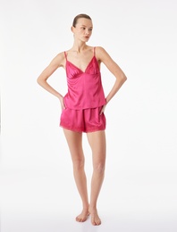 V Yaka Dantel Detaylı Kolsuz Rahat Kalıp Askılı Saten Pijama Üstü