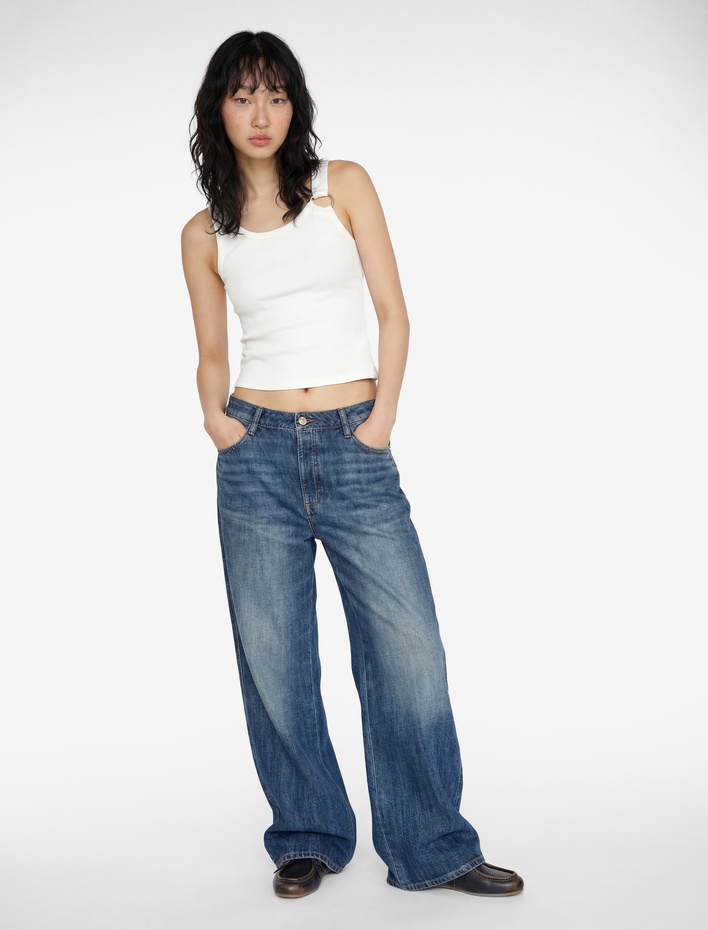  Metal Aksesuarlı Asimetrik Yaka Kolsuz Bluz