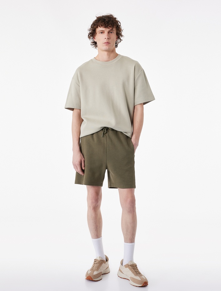  Dikiş Detaylı Cepli Beli Bağcıklı Şort