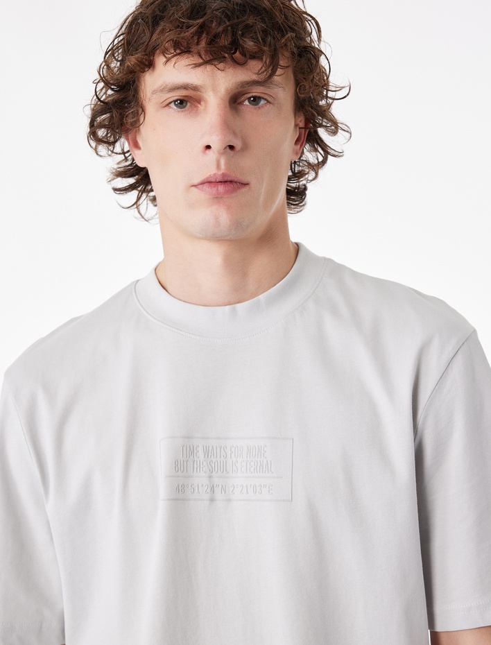  Regular Fit Kısa Kollu Pamuklu Bisiklet Yaka Baskılı Tişört