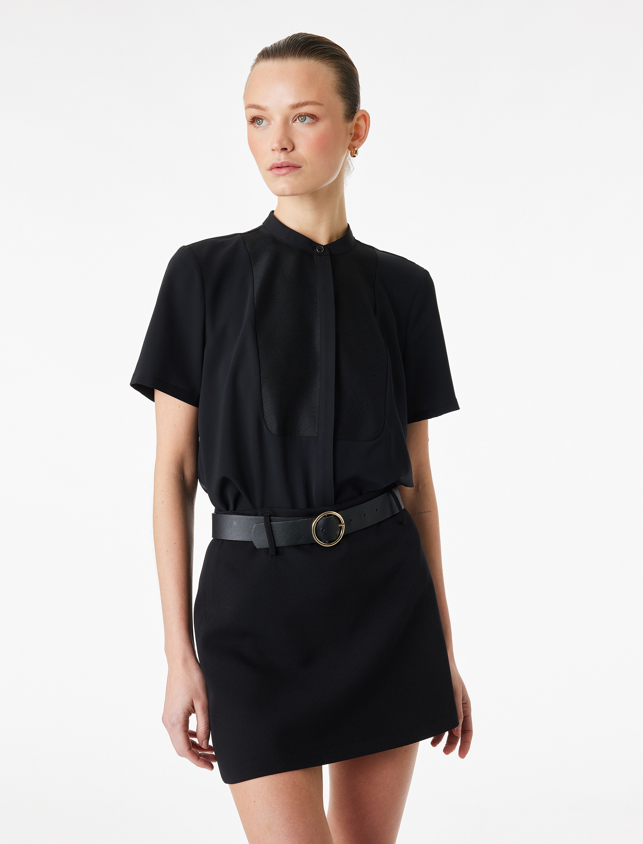   Düğmeli Kısa Kollu Bisiklet Yaka Saten Detaylı Bluz