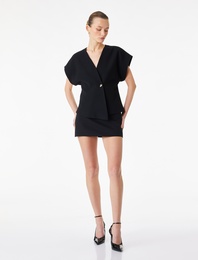 Kolsuz Metal Aksesuarlı Asimetrik Kruvaze Yaka Yelek