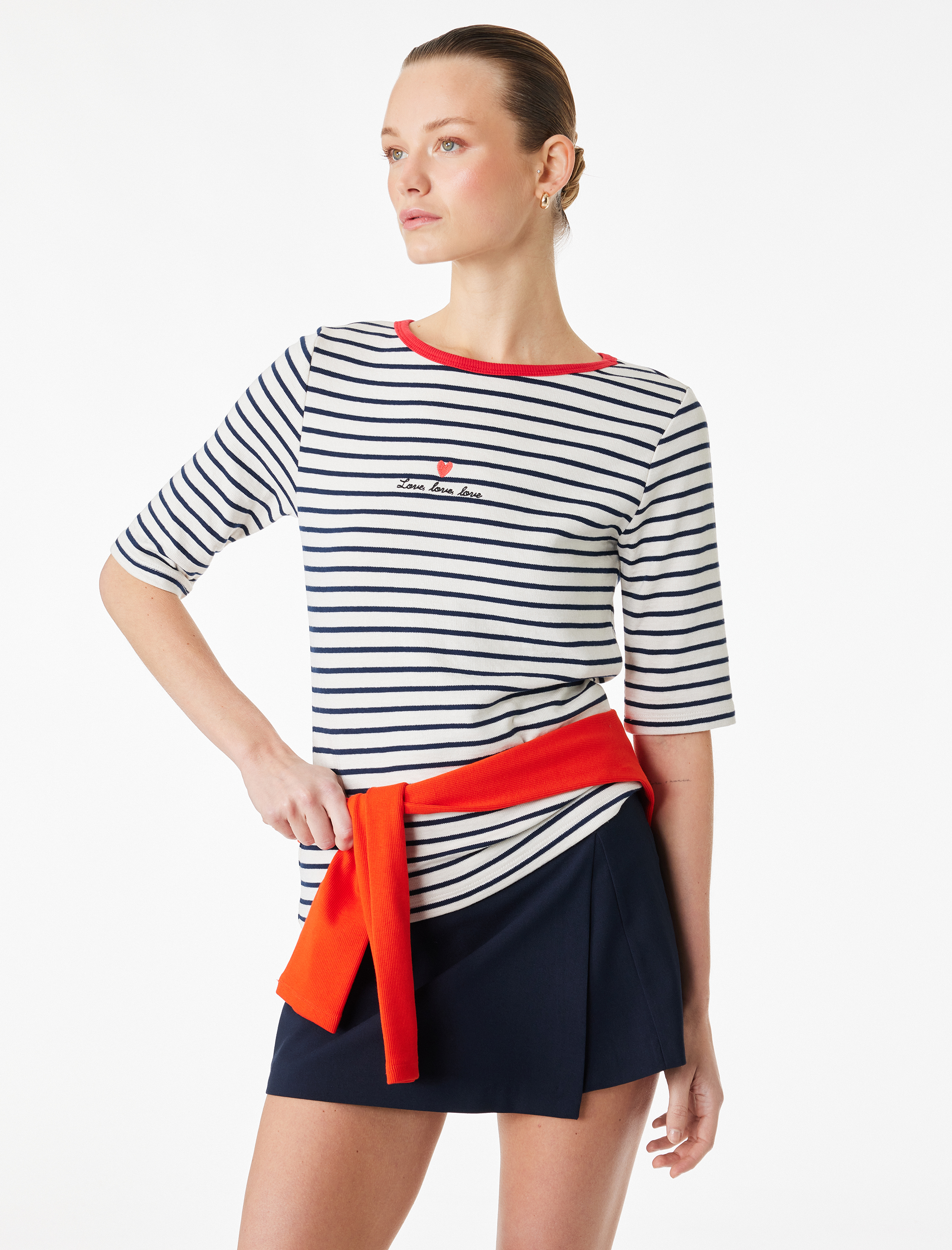   Slim Fit Kısa Kollu Bisiklet Yaka Kalpli Nakış Detaylı Çizgili Tişört