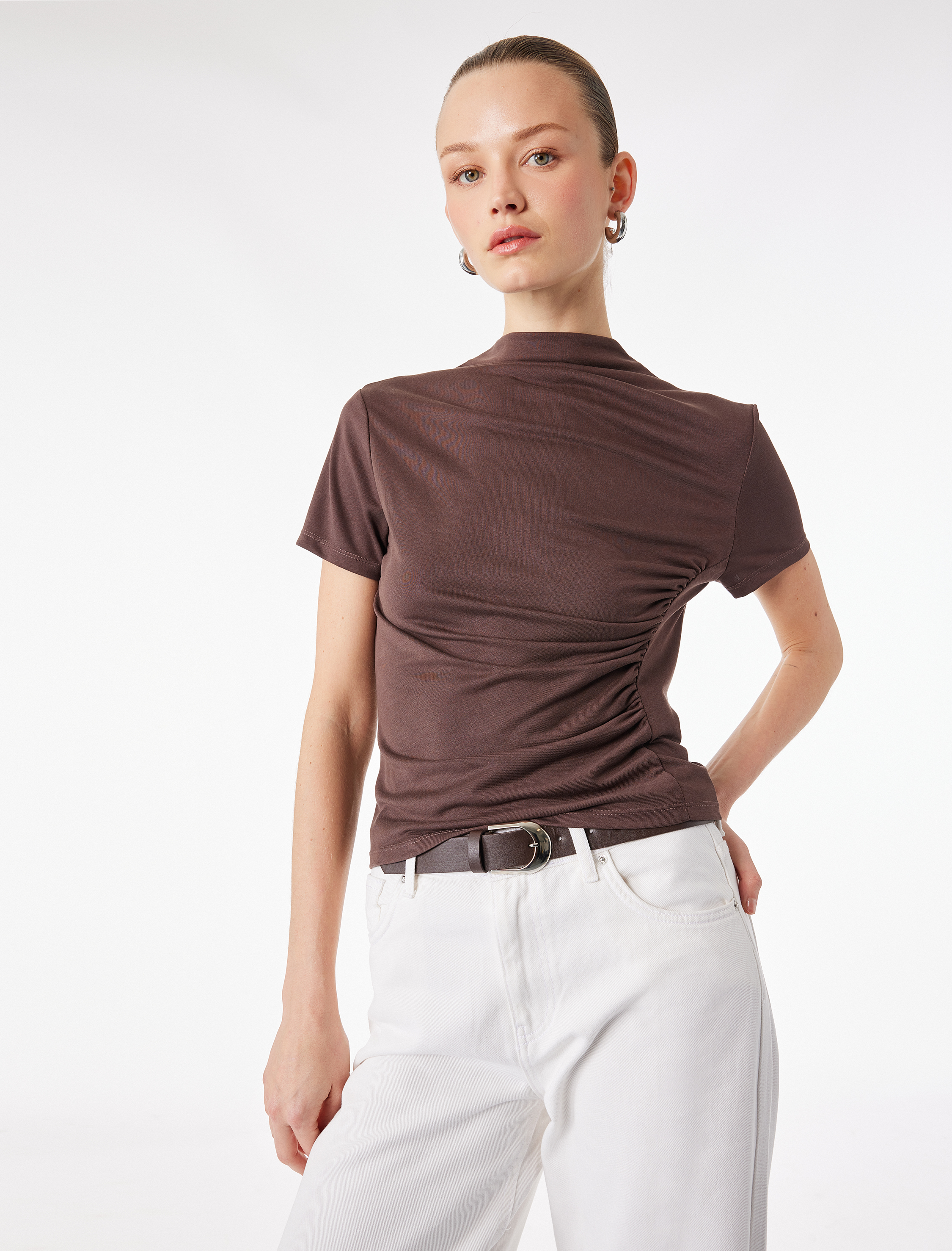   Modal Karışımlı Slim Fit Drape Detaylı Dik Yaka Kısa Kollu Tişört