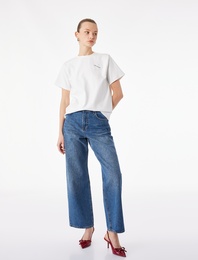 Pamuklu Kısa Kollu Bisiklet Yaka Nakış Detaylı Kalpli Tişört