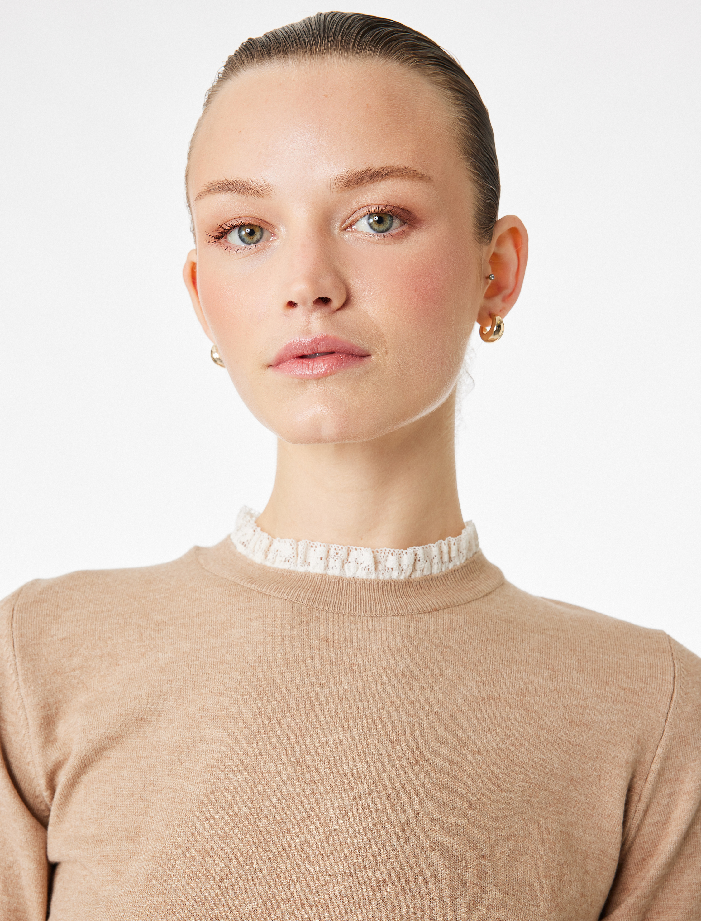   Koyun Yünü Karışımlı Kısa Kollu Dantel Detaylı Bisiklet Yaka Triko Kazak