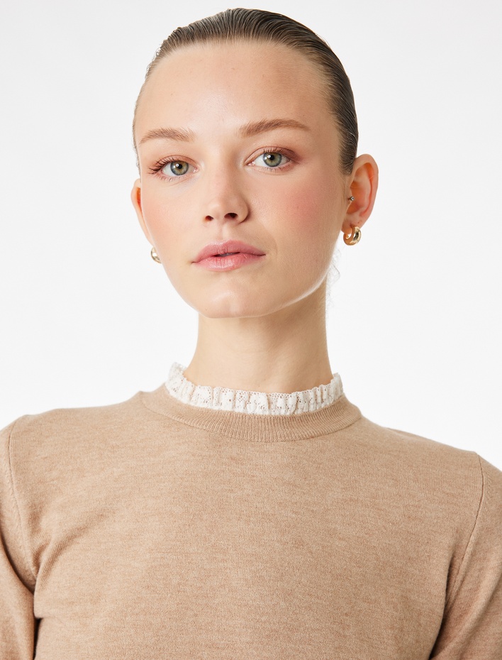  Koyun Yünü Karışımlı Kısa Kollu Dantel Detaylı Bisiklet Yaka Triko Kazak