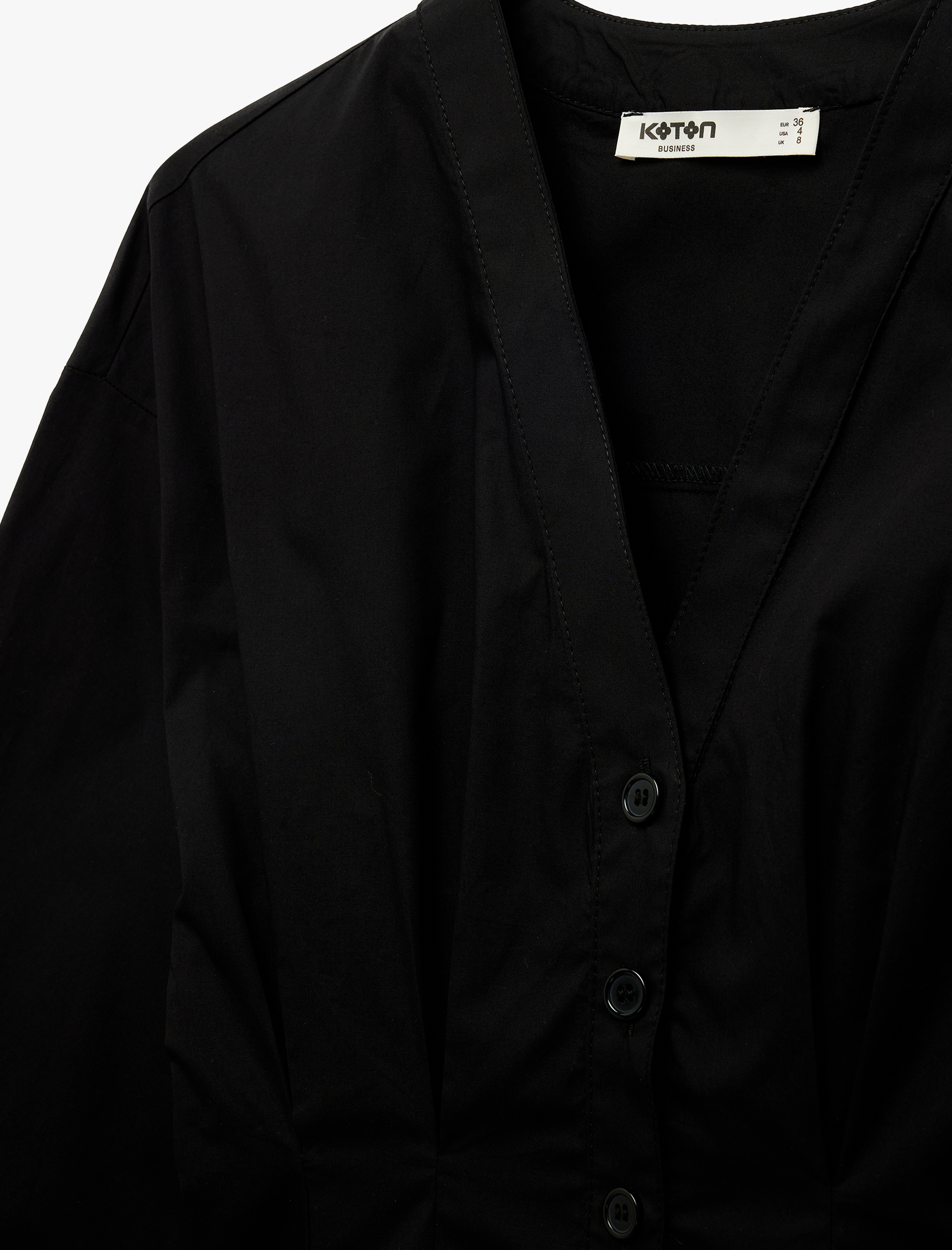   Pamuklu Uzun Kollu Düğmeli V Yaka Gömlek