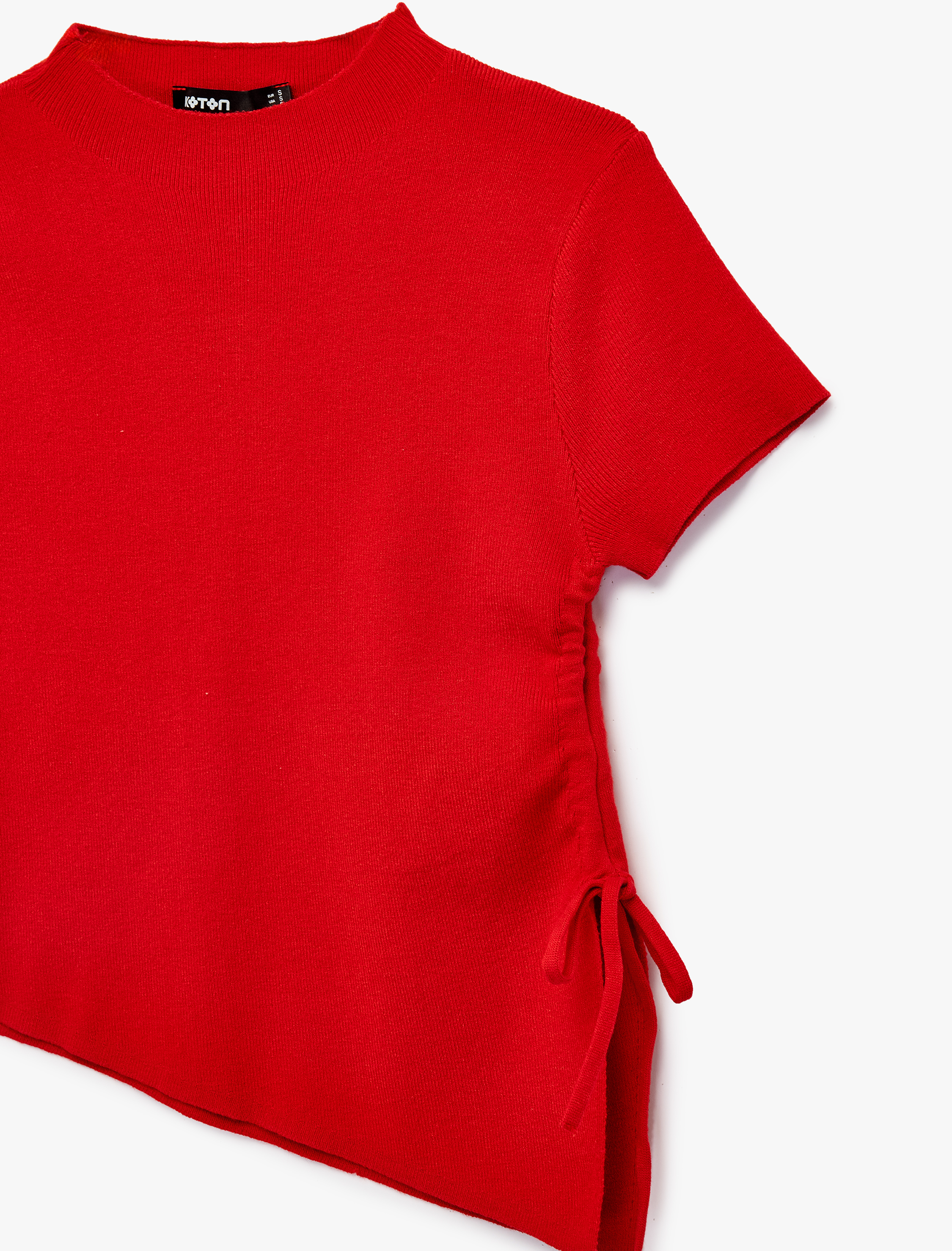   Asimetrik Kesim Büzgülü Kısa Kollu Arkası Düğme Detaylı Dik Yaka Triko Tişört