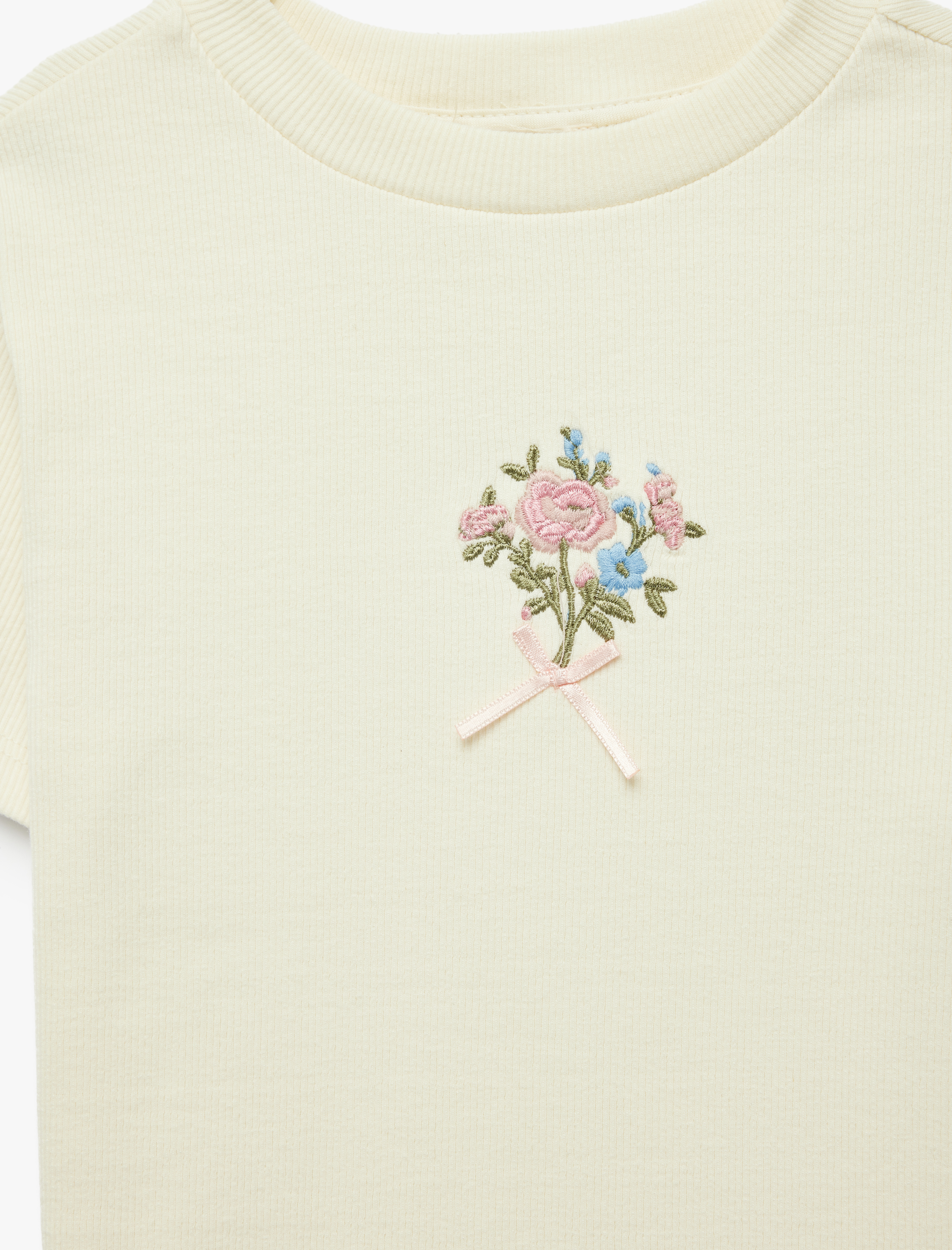  Kız Çocuk Pamuklu Çiçek Nakış Detaylı Kısa Kollu Bisiklet Yaka Tişört