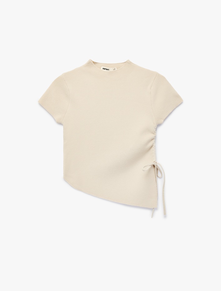  Asimetrik Kesim Kısa Kollu Bisiklet Yaka Büzgülü Triko Tişört