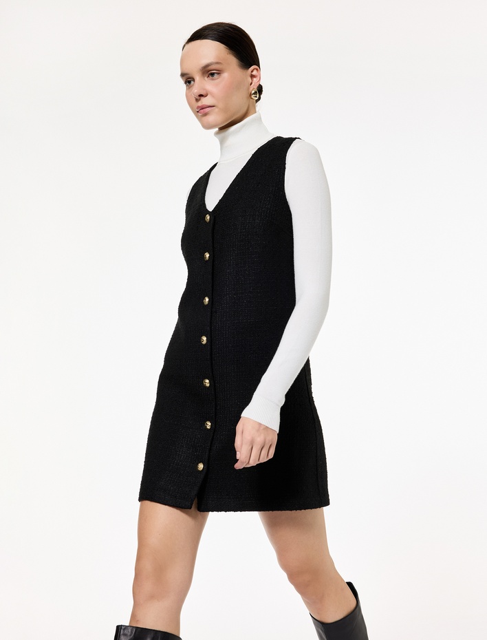  V Yaka Kolsuz Düğmeli Mini Elbise