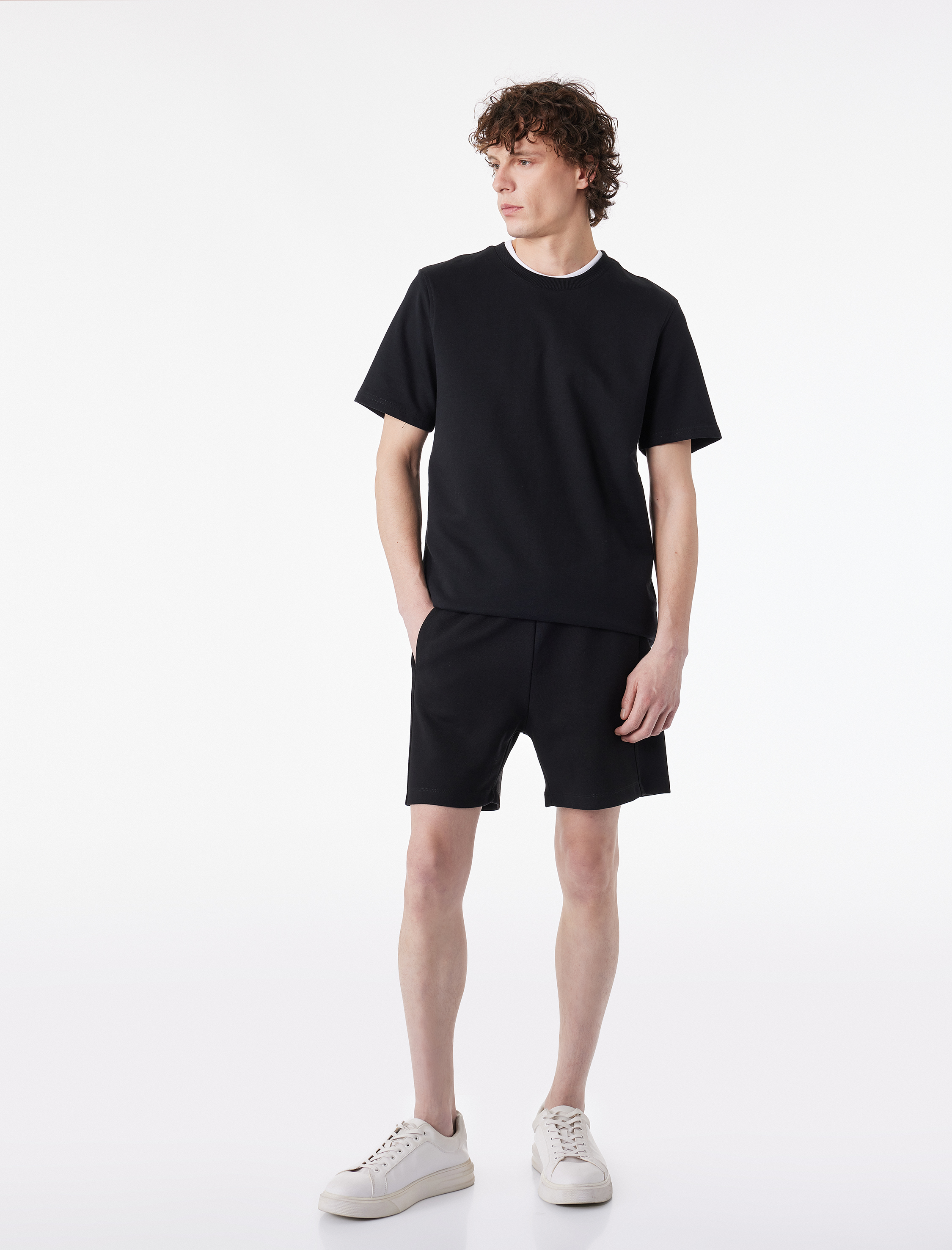   Dikiş Detaylı Cepli Beli Bağcıklı Şort