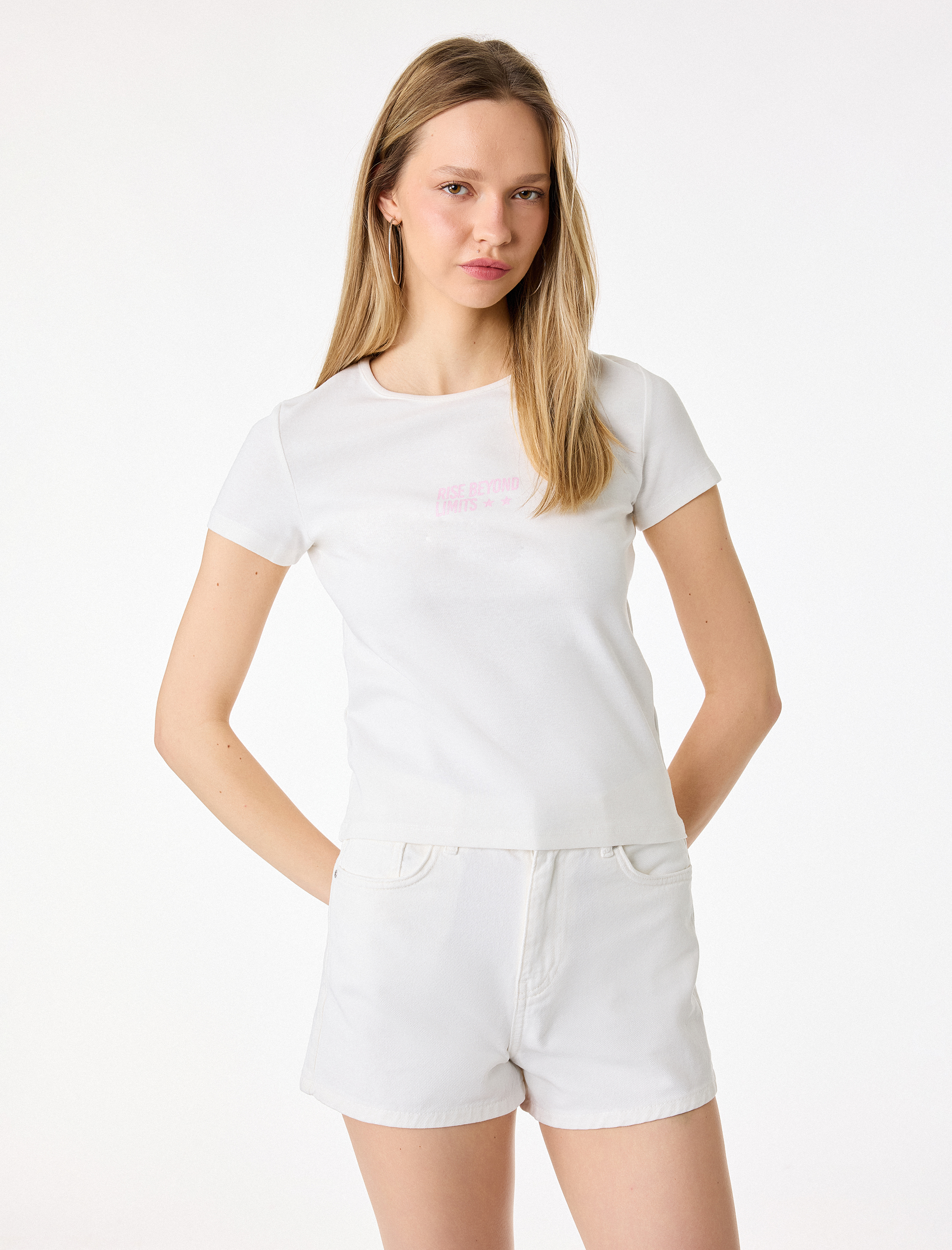   Kısa Kollu Bisiklet Yaka Taşlı Arkası Melek Baskılı Crop Tişört