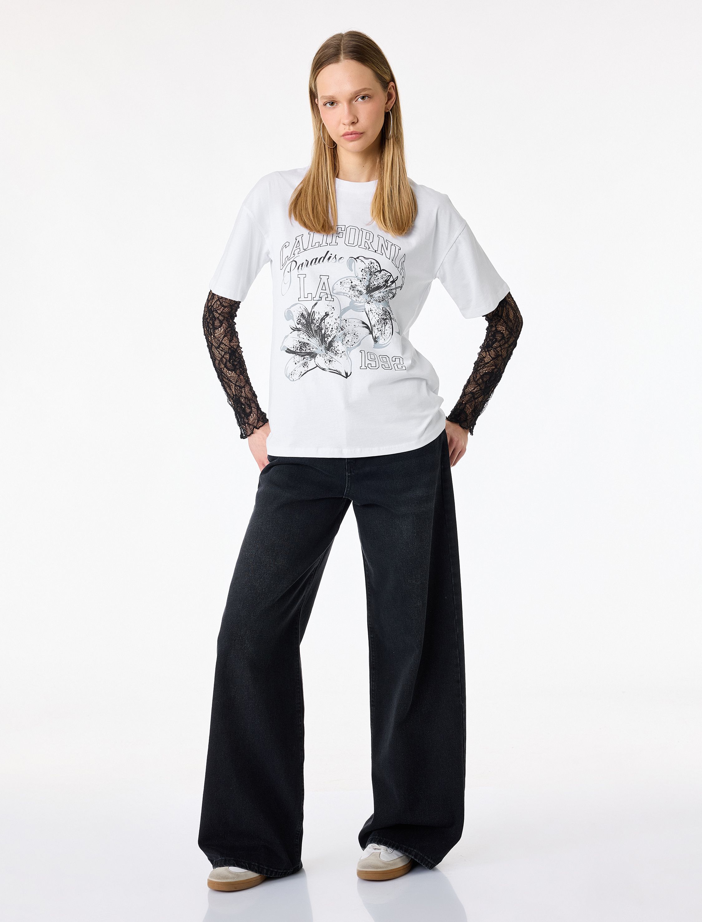   Rahat Kalıp Kısa Kollu Bisiklet Yaka Hibiskus Baskılı Tişört