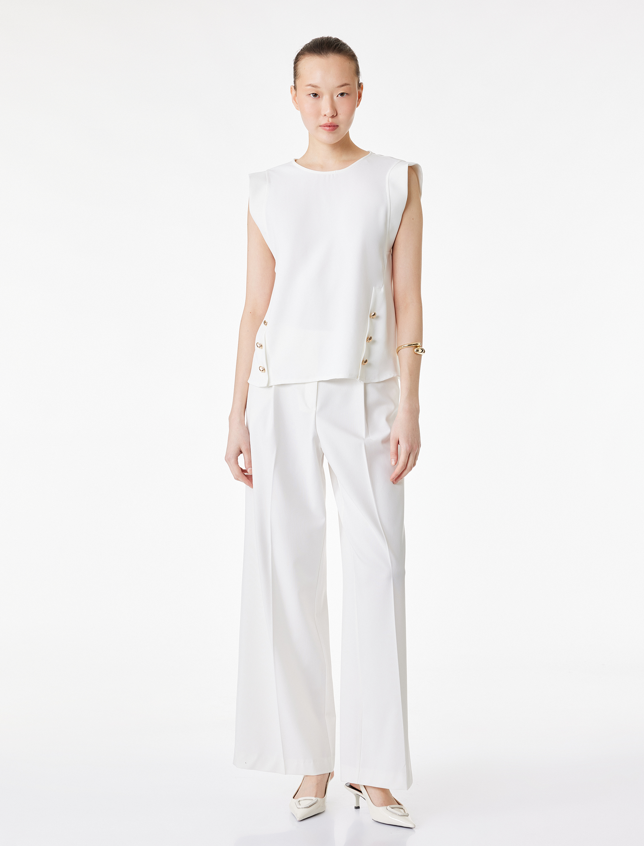   Krep Kumaş Bisiklet Yaka Metal Aksesuarlı Kolsuz Bluz