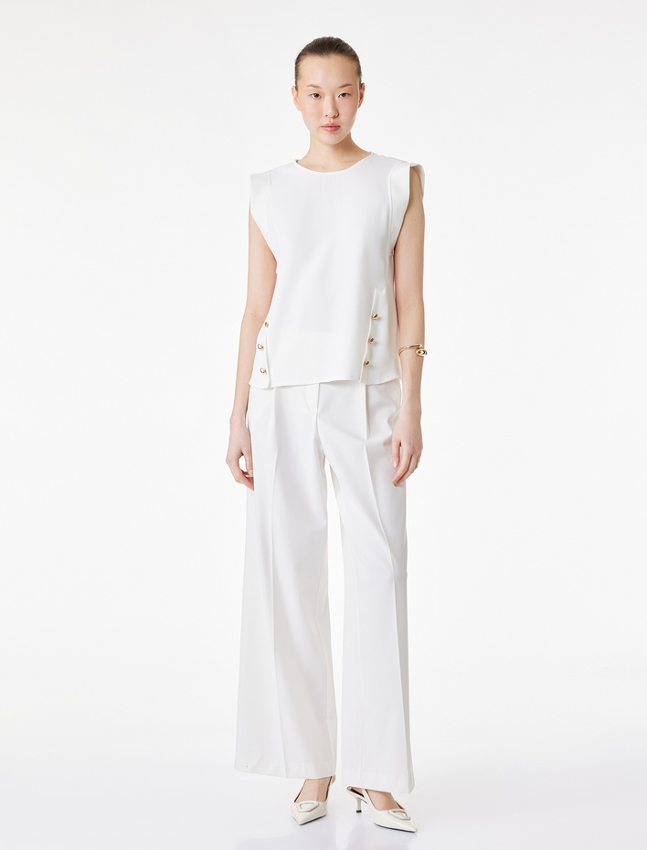  Krep Kumaş Bisiklet Yaka Metal Aksesuarlı Kolsuz Bluz