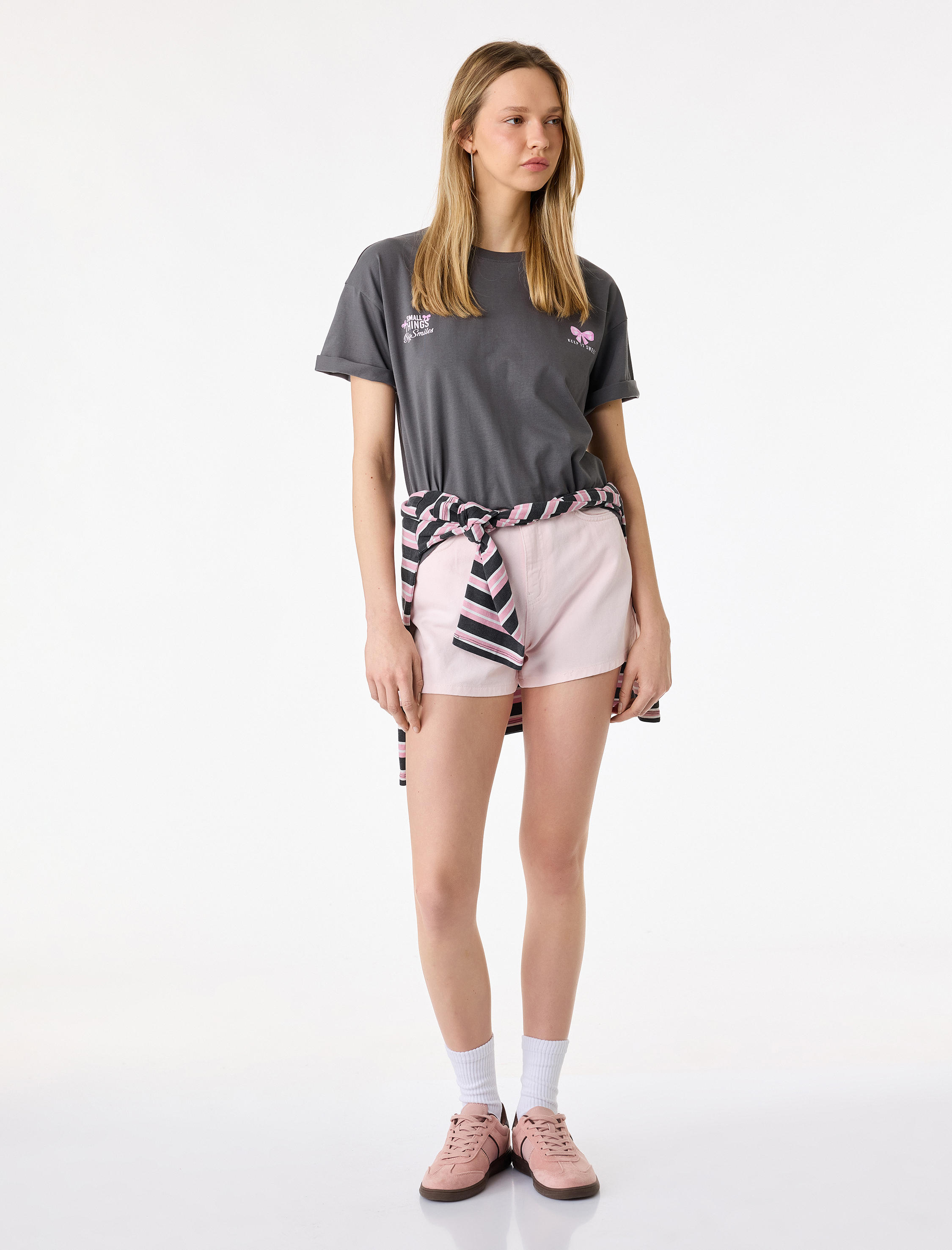   Pamuklu Yıkamalı Kısa Kollu Arkası Fiyonk Baskılı Oversize Tişört