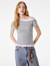 Asimetrik Kayık Yaka Kısa Kollu Fırfırlı Tişört