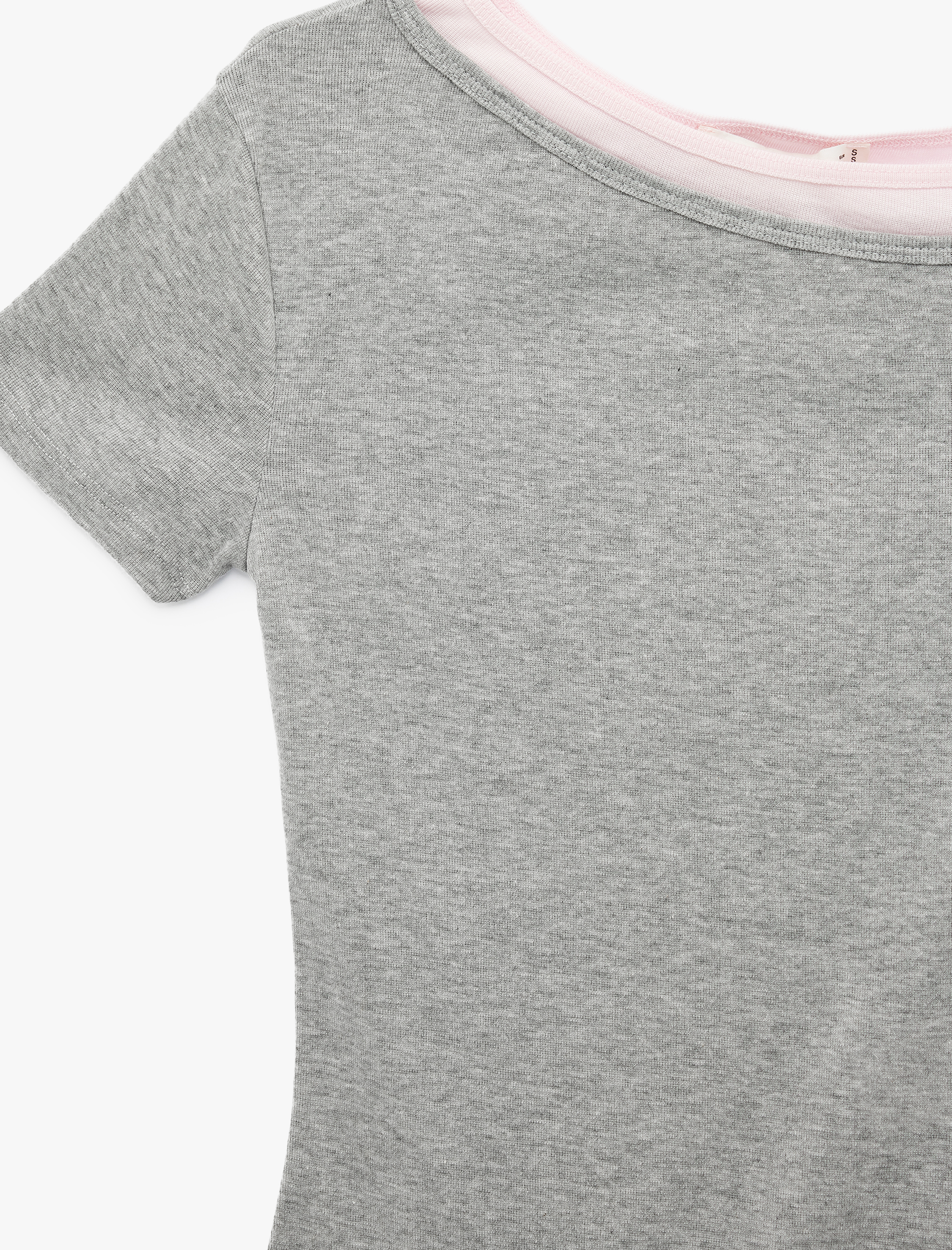   Asimetrik Kayık Yaka Kısa Kollu Fırfırlı Tişört