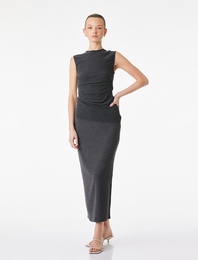 Bürümcük Kumaş Asimetrik Kesim Drape Detaylı Kolsuz Bisiklet Yaka Bluz