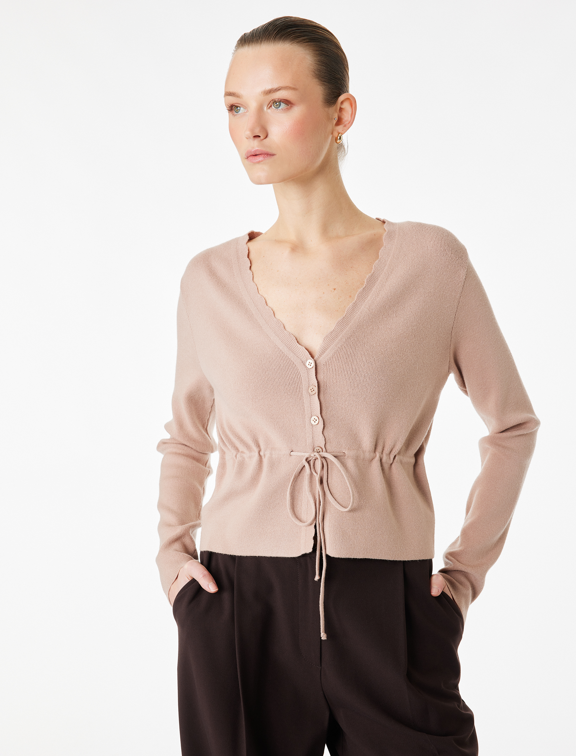   Uzun Kollu Beli Bağcıklı Düğmeli V Yaka Triko Hırka