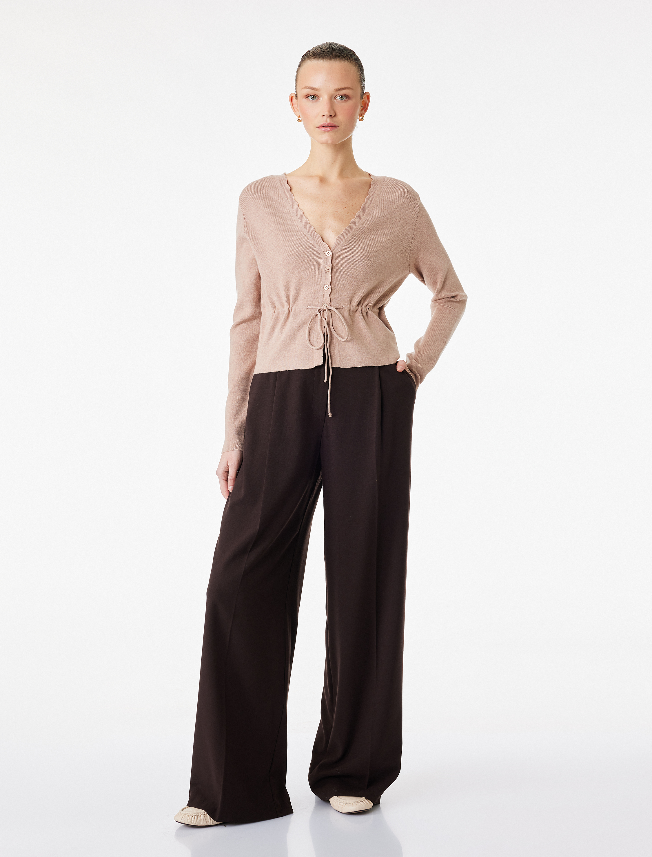   Uzun Kollu Beli Bağcıklı Düğmeli V Yaka Triko Hırka