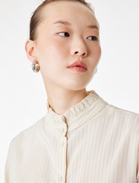 Regular Fit Uzun Kollu Dik Fırfırlı Yaka Çizgili Gömlek