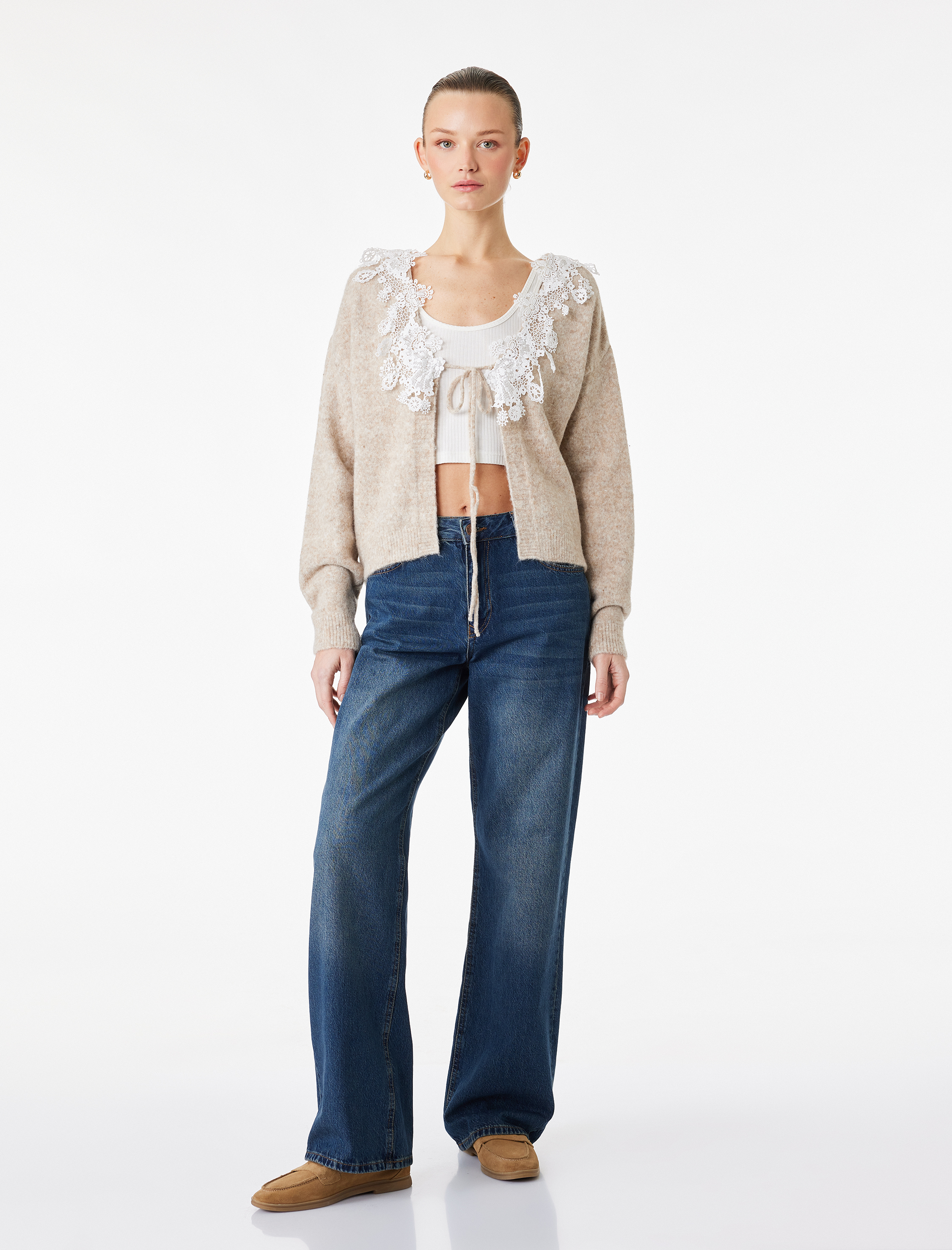   Uzun Kollu V Yaka Önden Bağlamalı Dantel Detaylı Triko Hırka