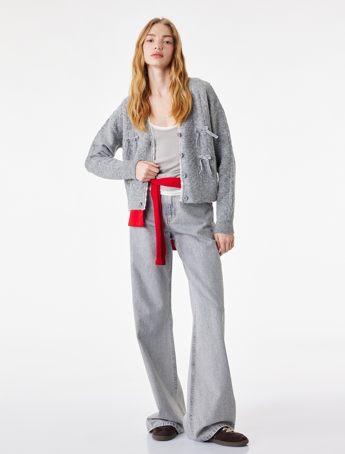  Dantel Detaylı Fiyonklu Düğmeli V Yaka Triko Hırka